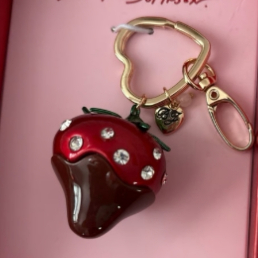 Betsey Johnson Chocolate Dipped Strawberry Charm Keychain Bag Charm Ti Rt Te